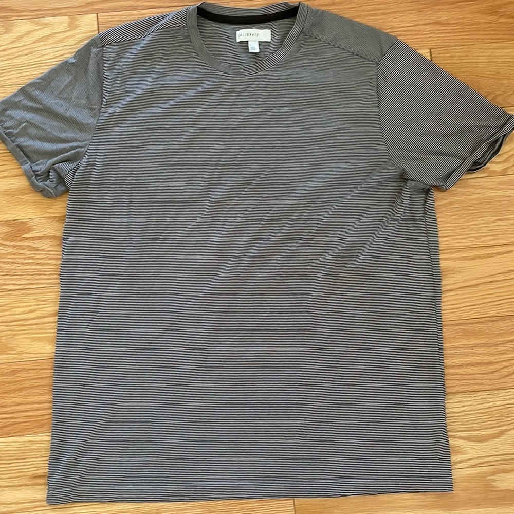 Calibrate men’s gray and black striped T-shirt